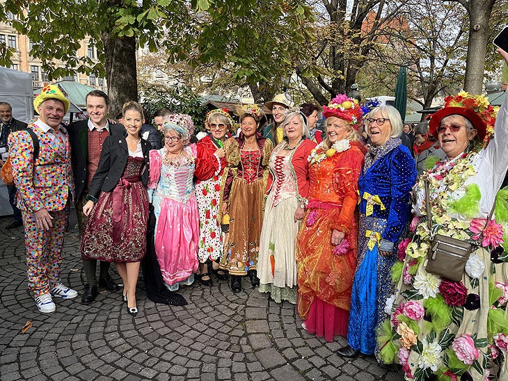 Die Marktweiber am 11.11.2022 auf dem Viktualienmarkt (©Foto: Martin Schmitz)